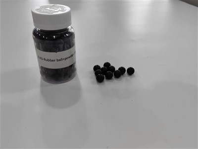 Entraînement spécial à une balle de caoutchouc élastique solide